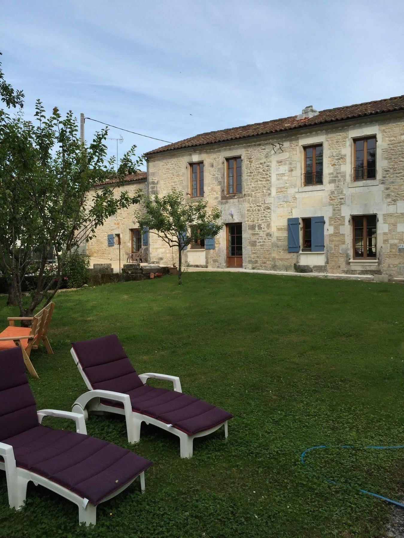 فيلا Petit Moulin De Veillard Bourg-Charente المظهر الخارجي الصورة